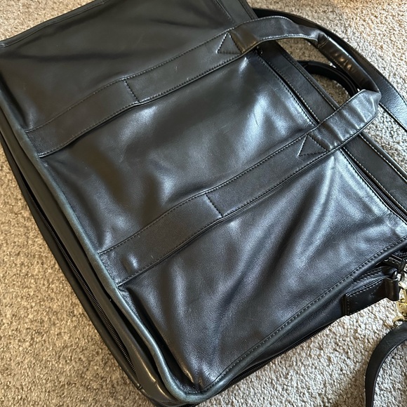 Tumi Black Leather Executive Briefcase with Front Pockets - Picture 2 of 7